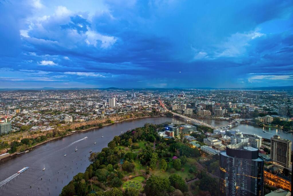 Skyhigh Style ~ 2bed/2bath/1car/views! ~ Cbd Brisbane