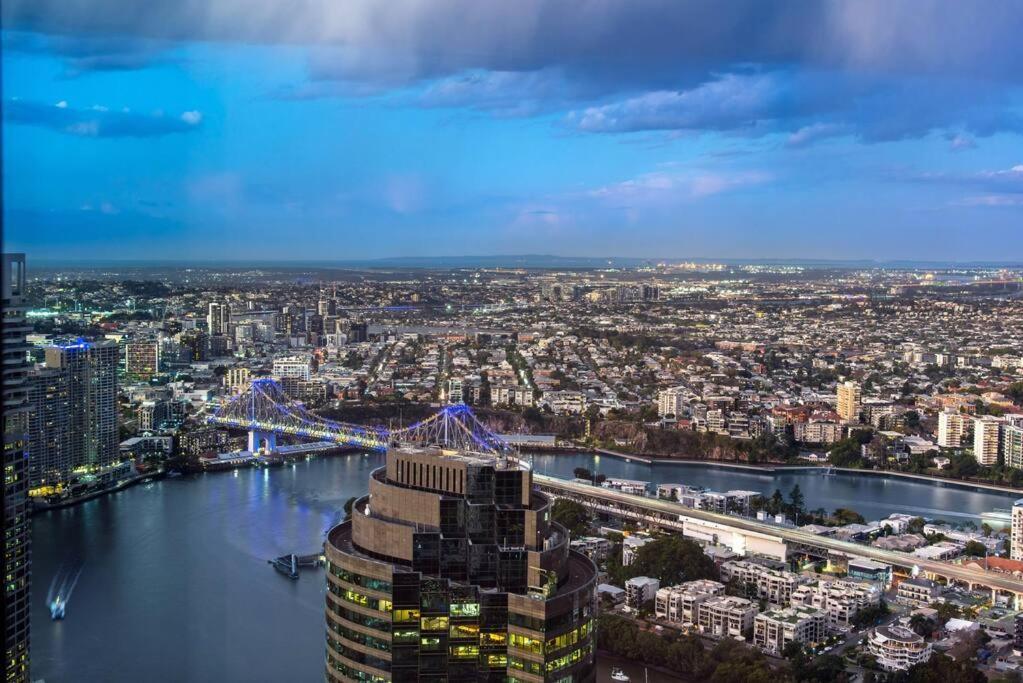 Skyhigh Style ~ 2bed/2bath/1car/views! ~ Cbd Apartment *