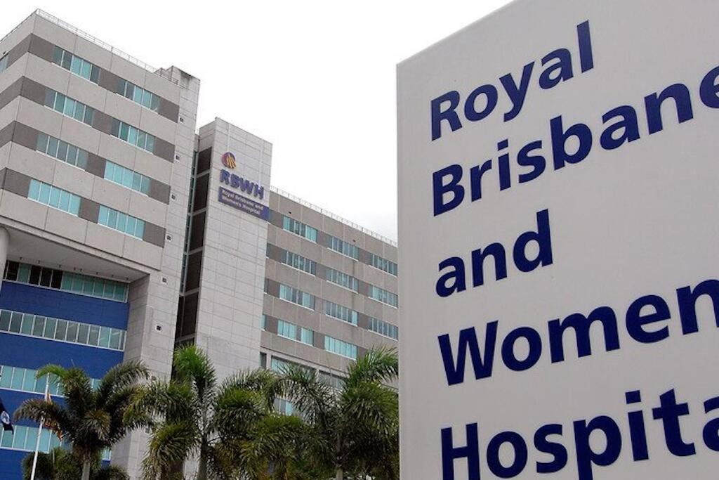 2 Seconds To…everything! 1bed/1bath/1car/cbd Views Apartment