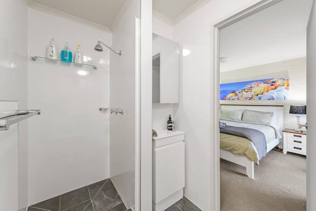 Hidden Away In New Farm ~ 1 Bed/1 Bath/1 Car Brisbane