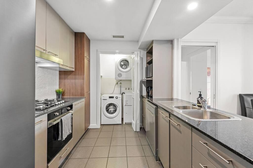 Prime Position! 3bed/2bath/1car ~ 10mins To Cbd