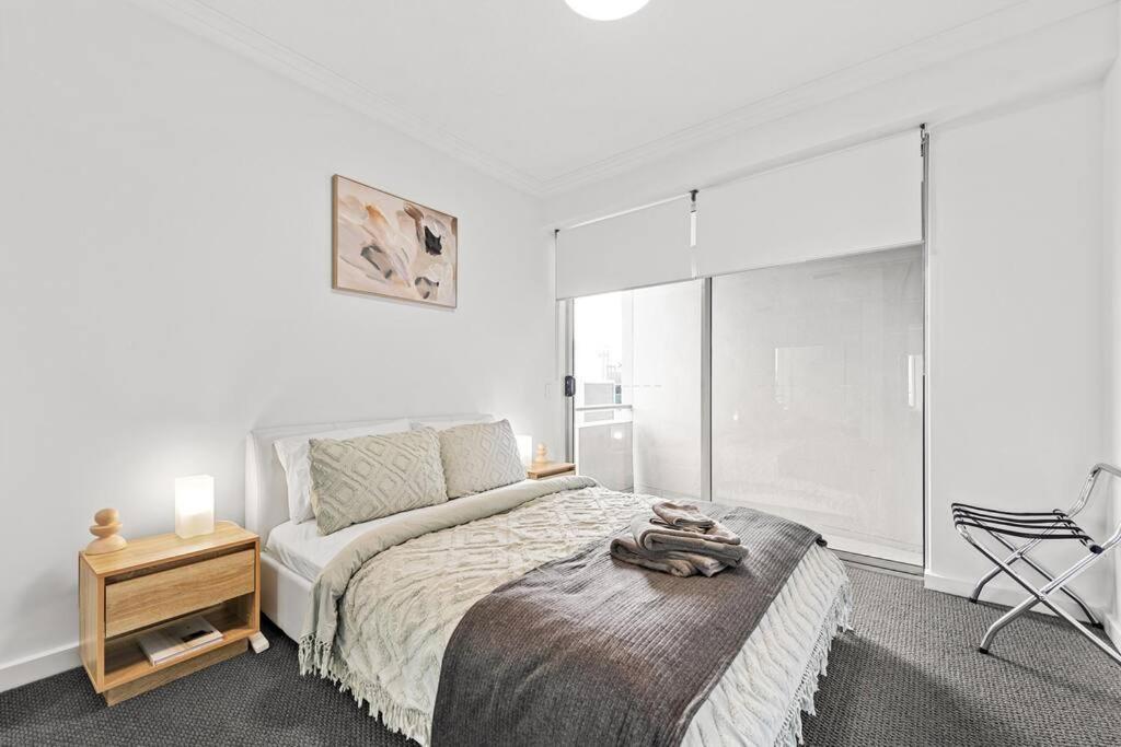 Apartment Prime Position! 3bed/2bath/1car ~ 10mins To Cbd