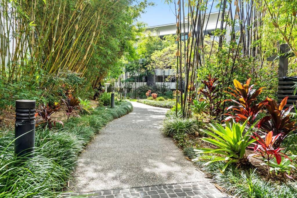 Prime Position! 3bed/2bath/1car ~ 10mins To Cbd Apartment Brisbane