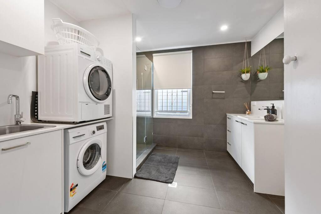 Picture Perfect! 2bed/1bath/1car ~ House ~ Windsor Brisbane