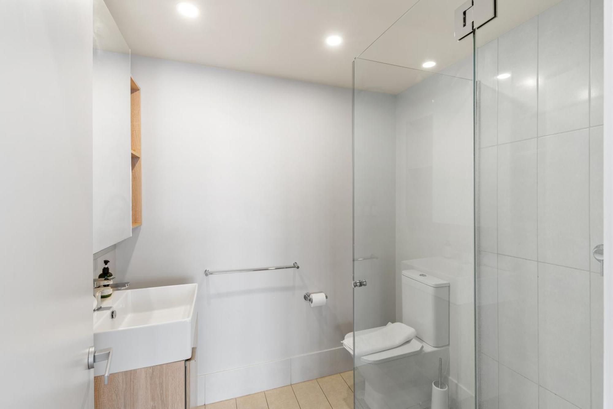 Queen St Apartment *