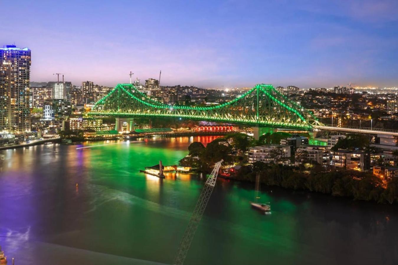 2br In The Heart Of The W Stunning View Apartment Brisbane