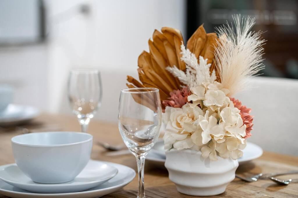 Relaxation 2br/1.5ba House W Parking Near Holiday home