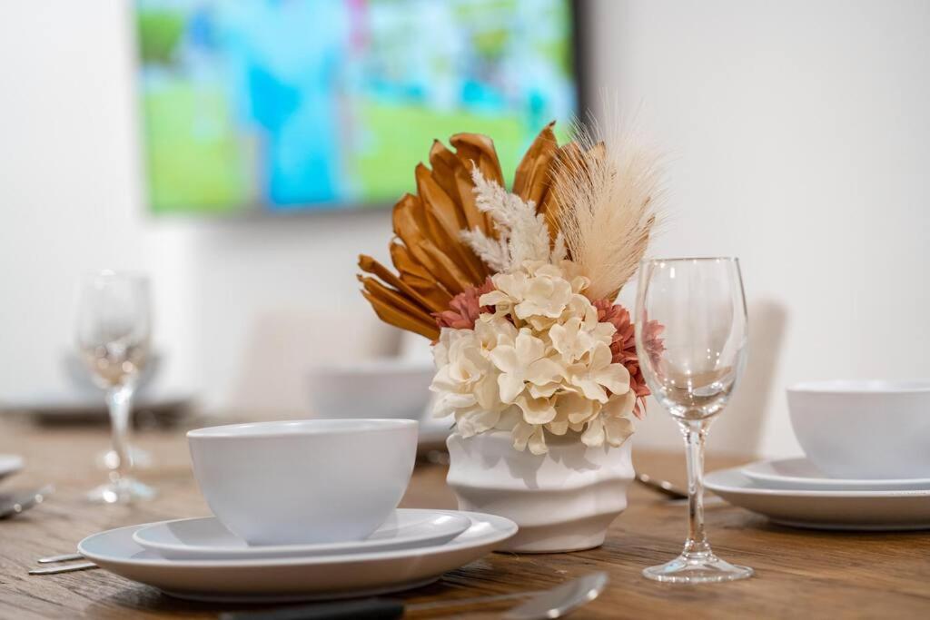 Holiday home Relaxation 2br/1.5ba House W Parking Near