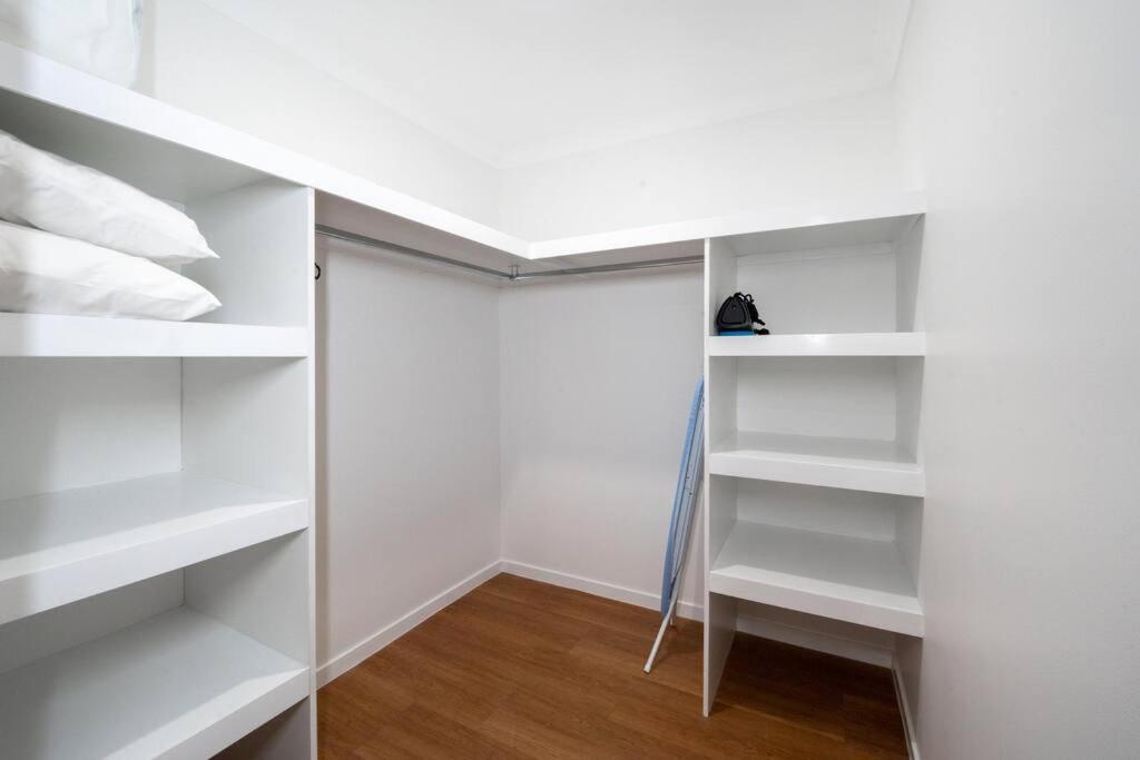 Holiday home Relaxation 2br/1.5ba House W Parking Near *