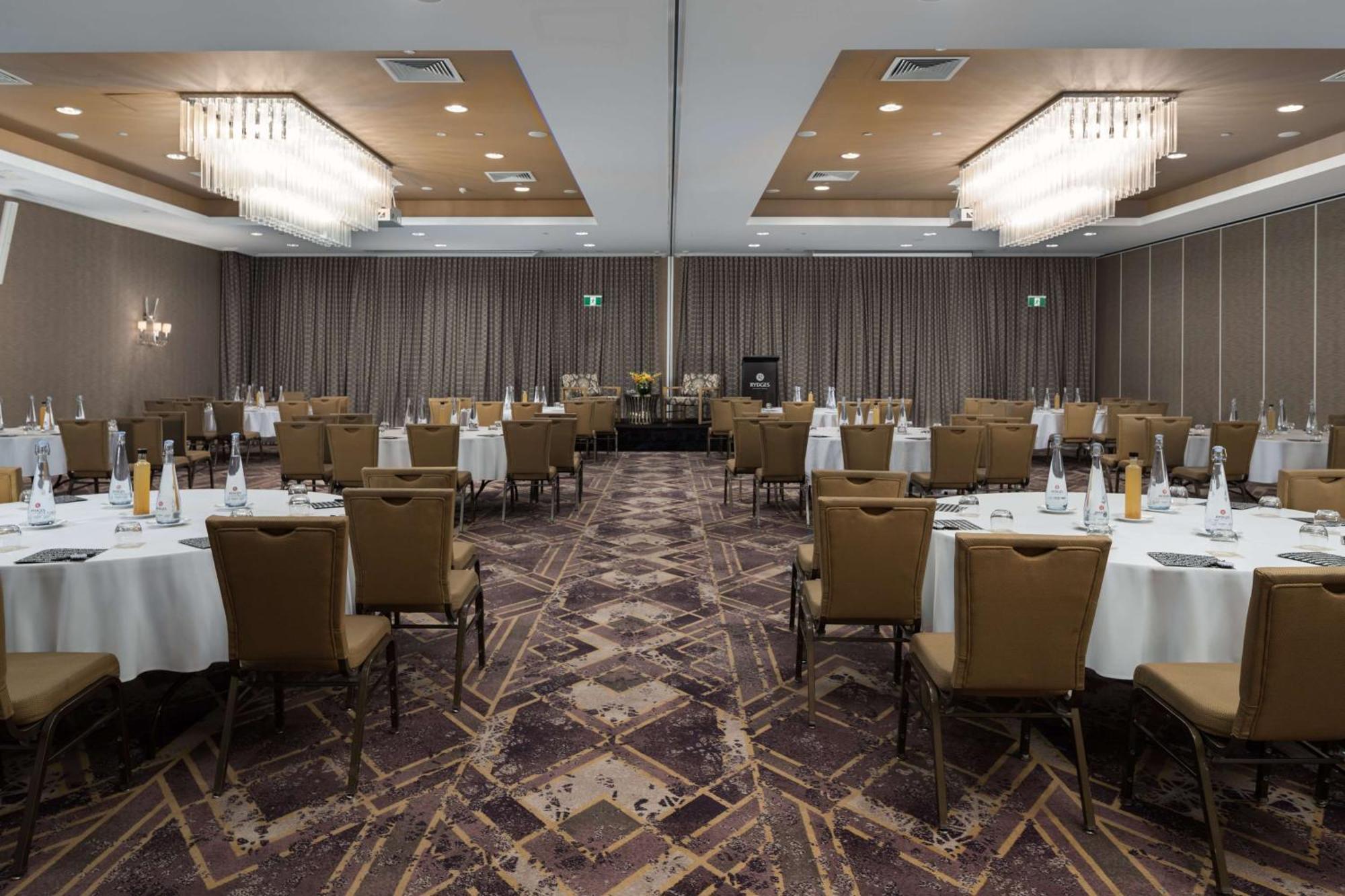 Rydges South Bank 4*