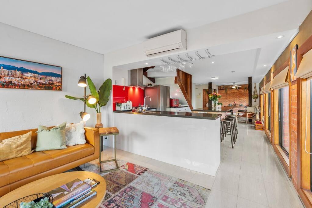 Iconic Warehouse Apartment~cbdedge~2bed/2bath/1car * Brisbane