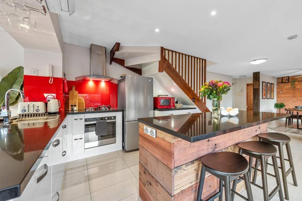 Iconic Warehouse Apartment~cbdedge~2bed/2bath/1car Apartment Brisbane