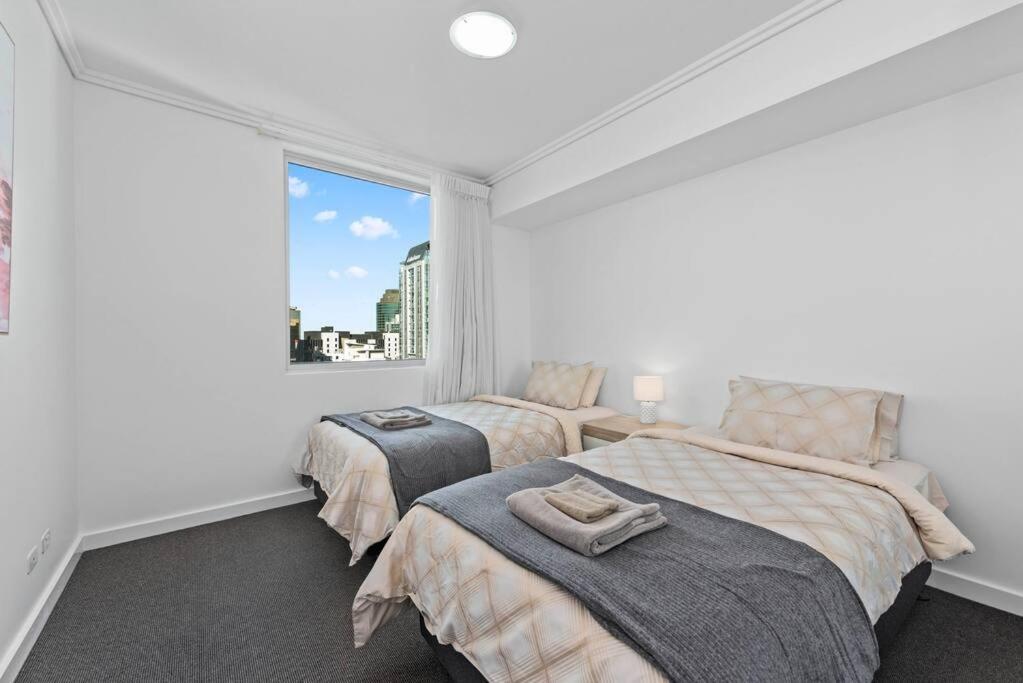 Heights! 2bed/1bath/1car/views ~ Cbd * Brisbane