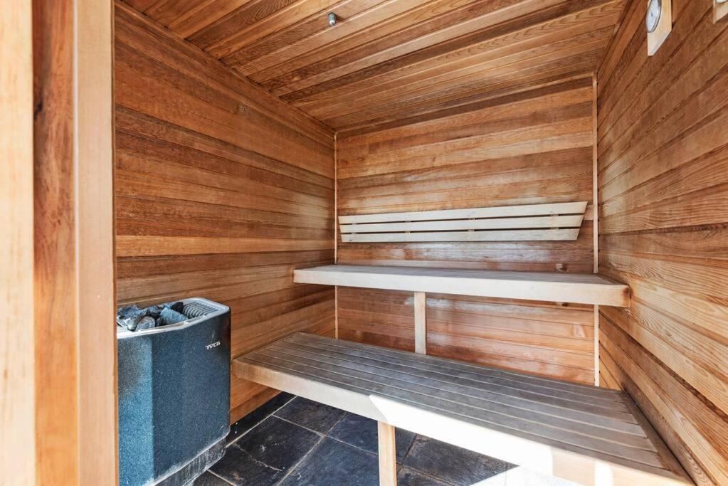 Apartment Heights! 2bed/1bath/1car/views ~ Cbd *