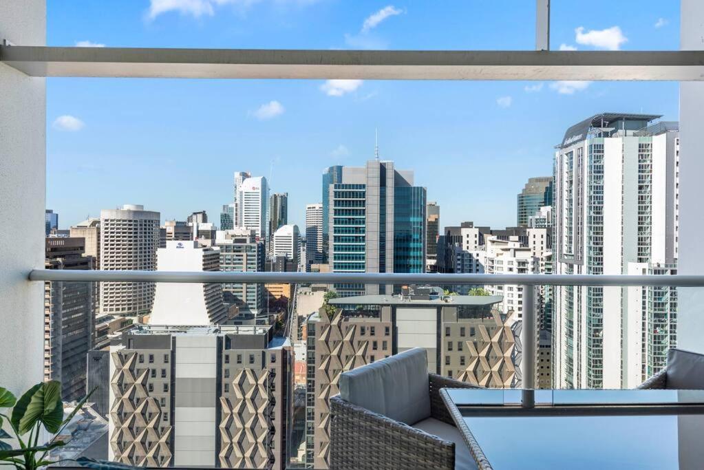 Heights! 2bed/1bath/1car/views ~ Cbd Apartment *