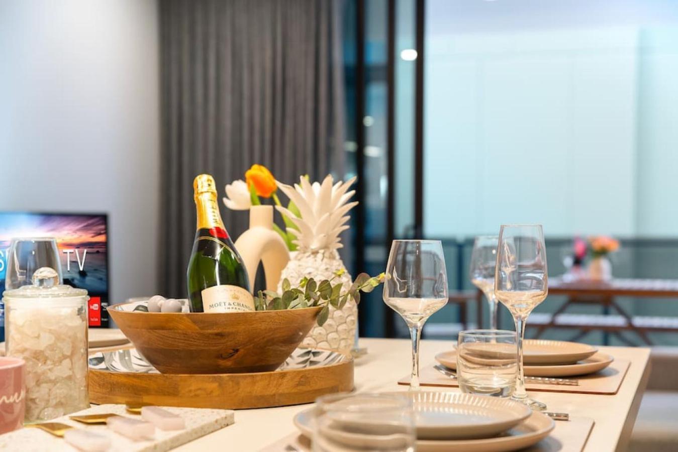 1br Luxury At Prime Location W Carpark *