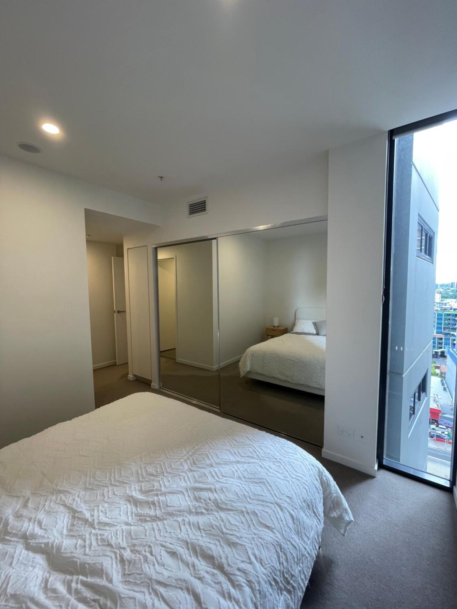 Views And Vibes - Free Parking - Great Location - Outdoor Pool! * Brisbane