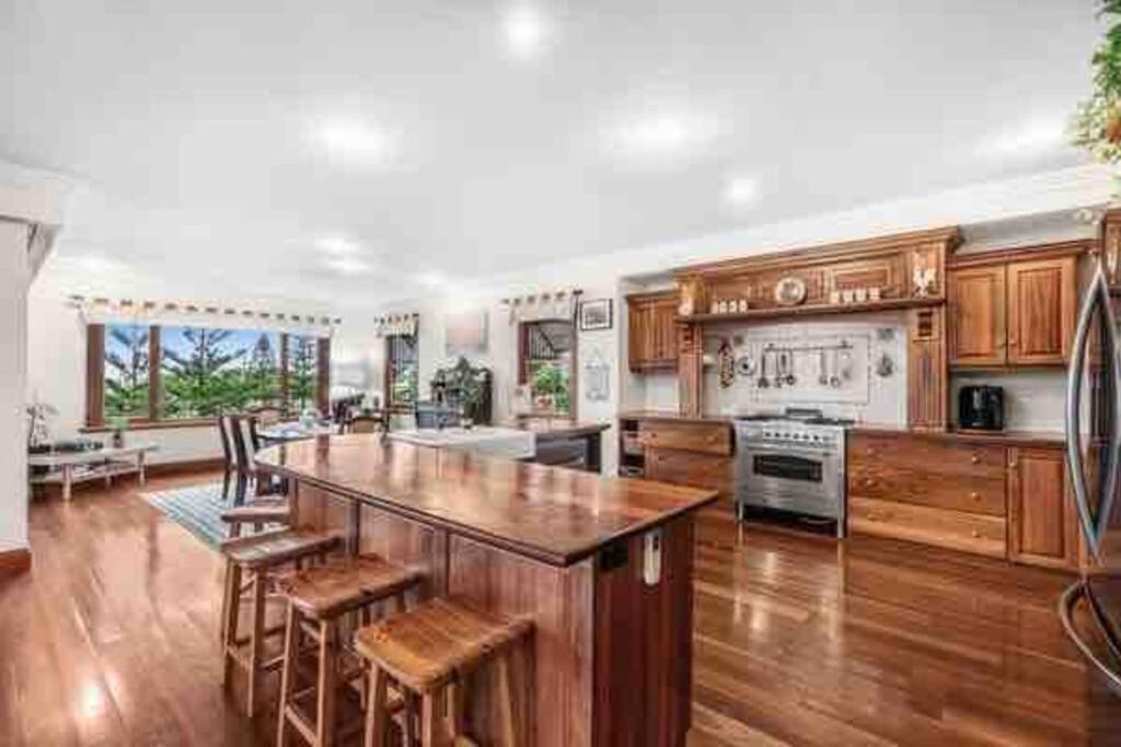 Apartment Rosebay Water Front 4 Bd