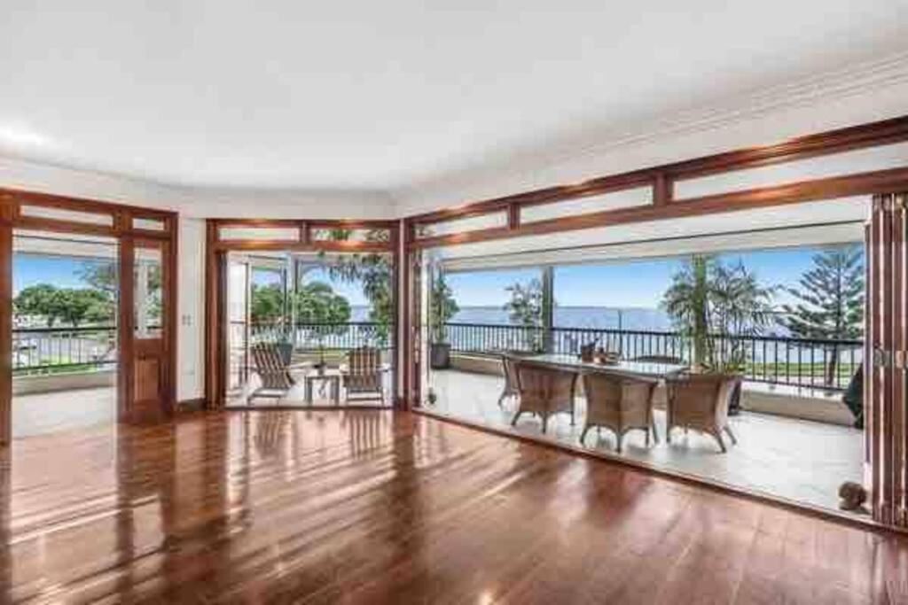 Rosebay Water Front 4 Bd Apartment Brisbane