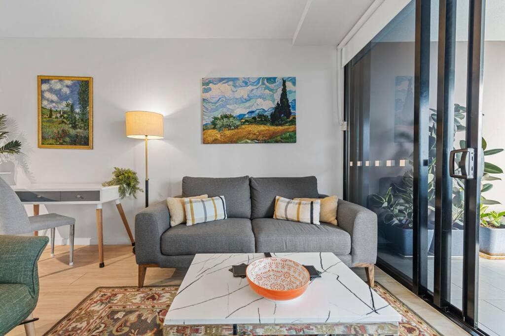 Apartment South Bank Living! ~ 1bed, 1bath, 1car, Balcony Brisbane
