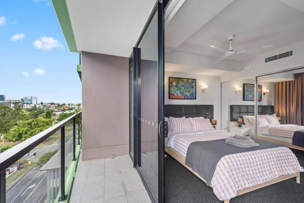 South Bank Living! ~ 1bed, 1bath, 1car, Balcony Apartment Brisbane