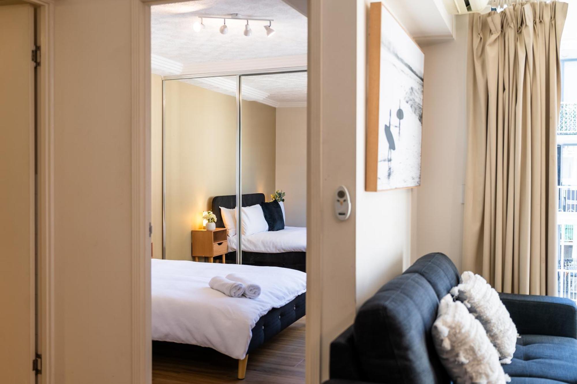 Urban Luxury City With Pool And Parking Apartment Brisbane