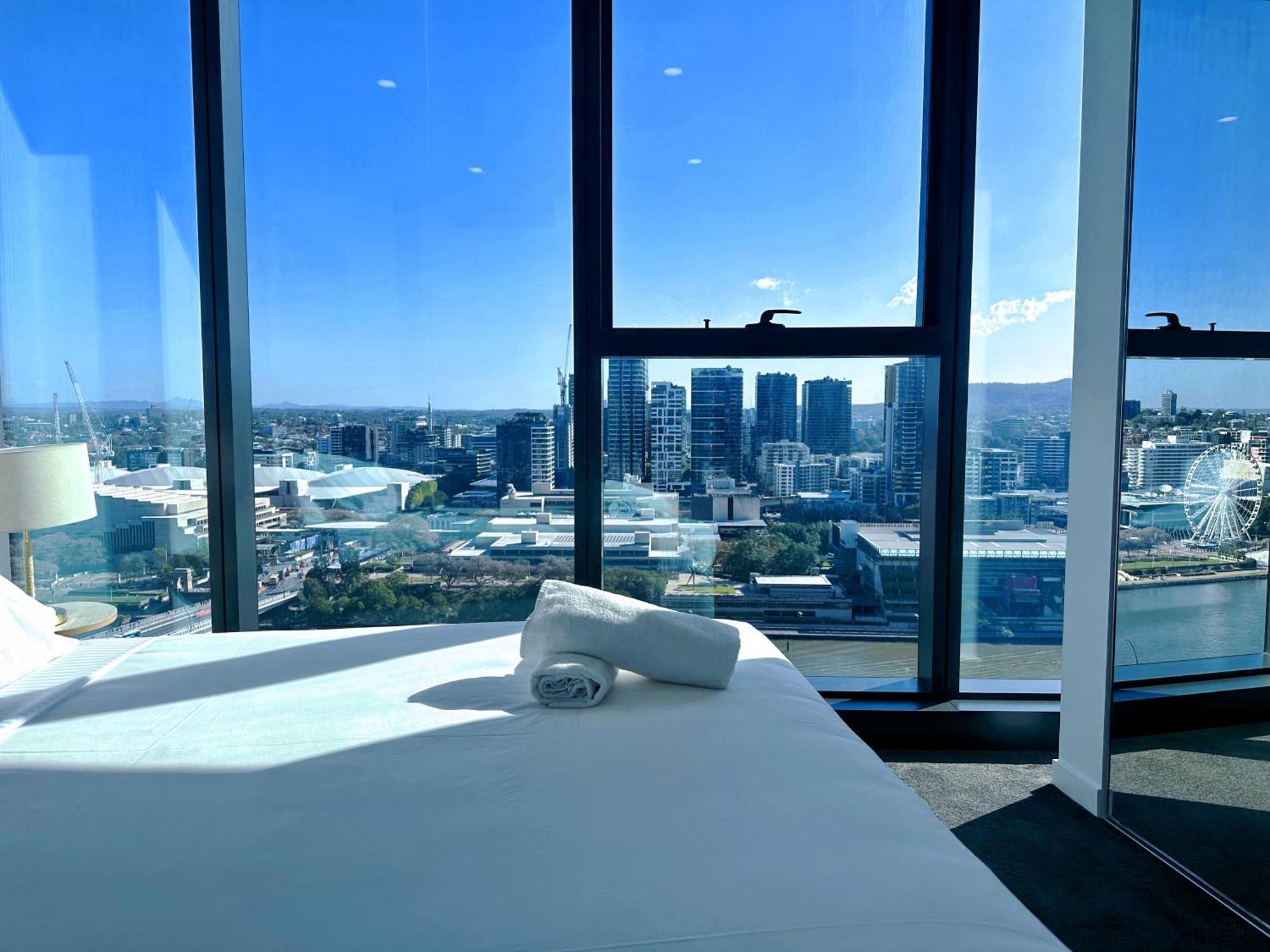 Riverfront Oasis 2bed Panoramic Riverview * Brisbane