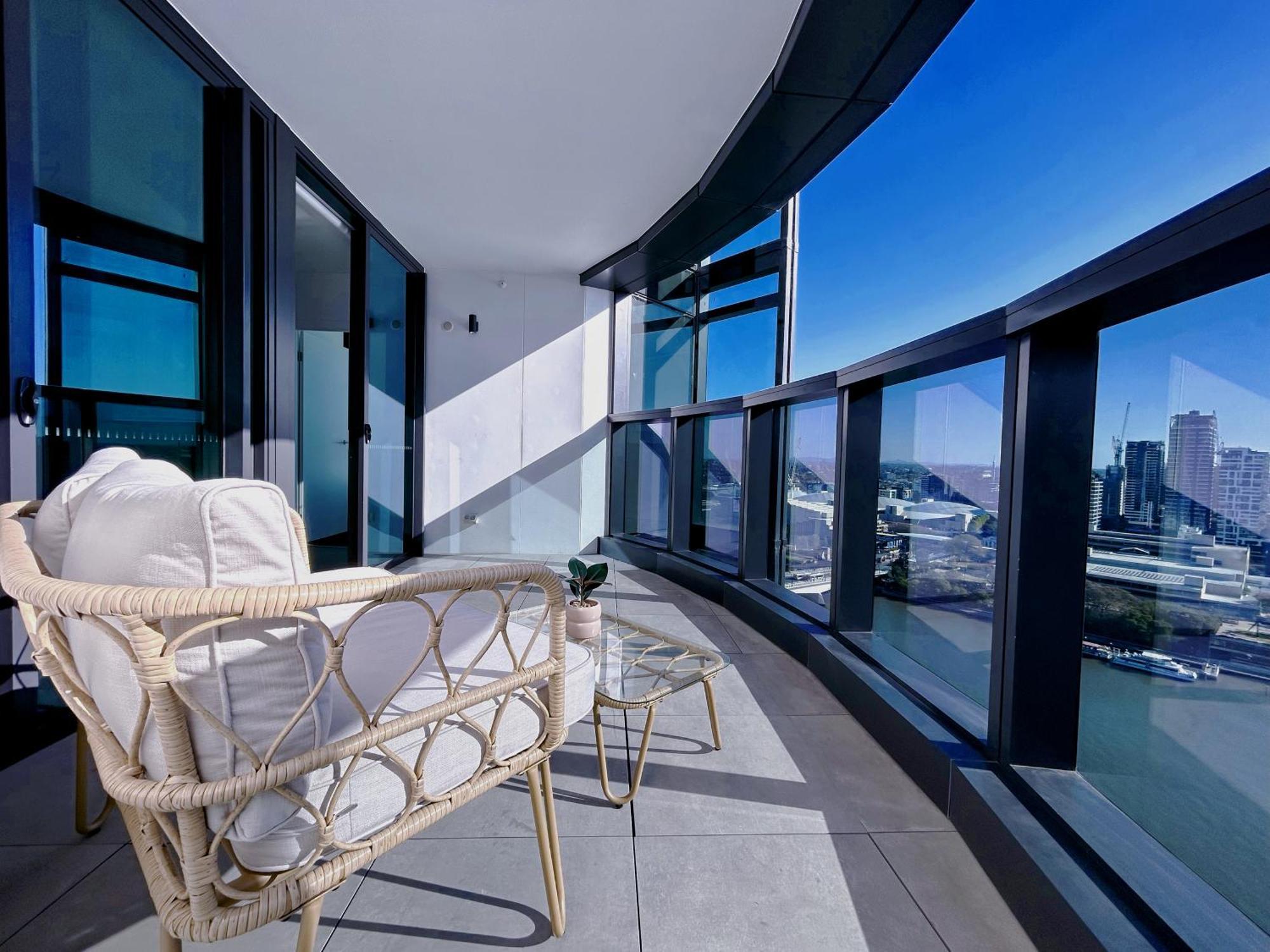 Apartment Riverfront Oasis 2bed Panoramic Riverview