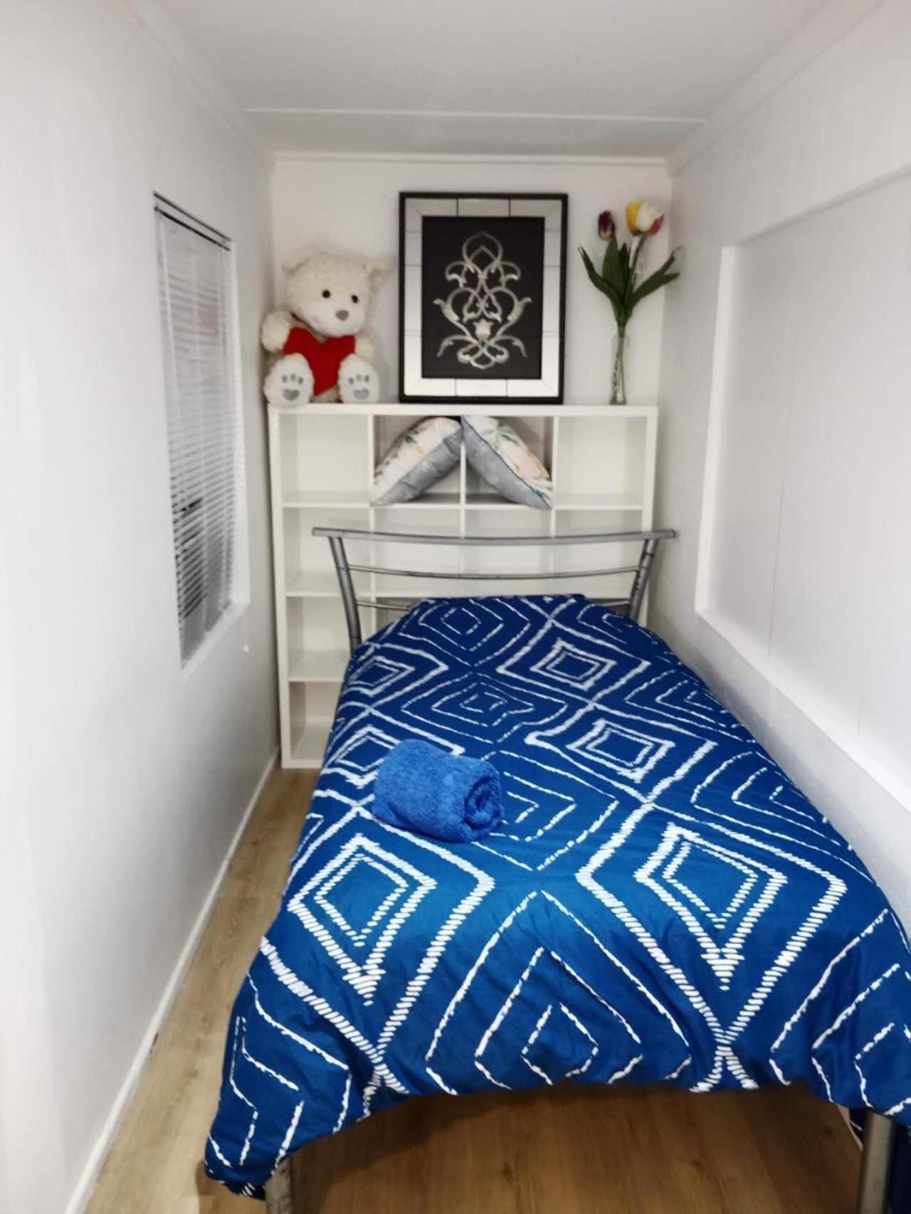 Guest house 72 On Newnham Brisbane