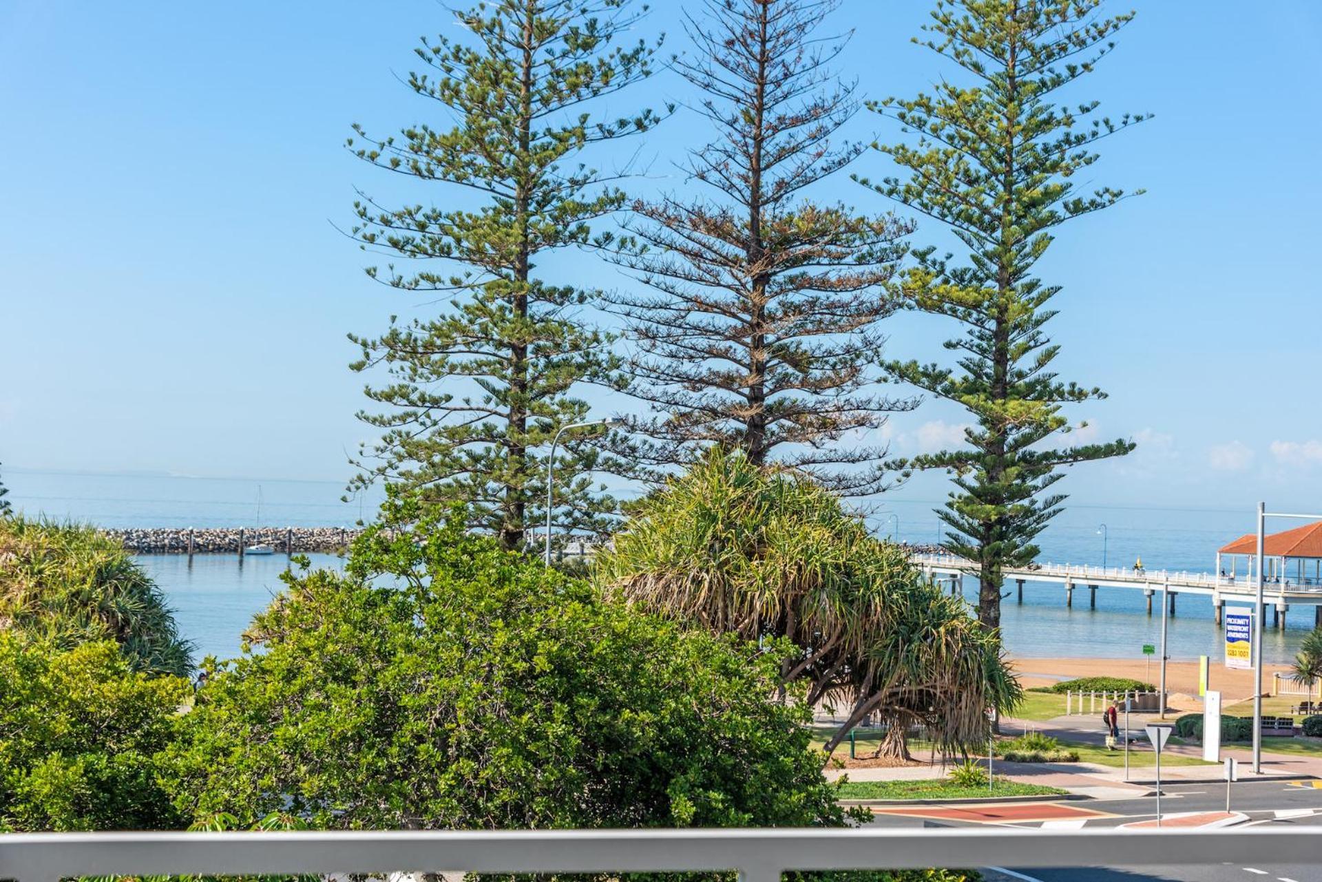 Proximity Waterfront Aparthotel Redcliffe