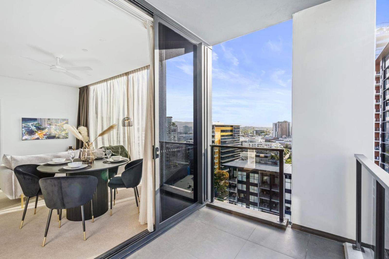 Apartment Luxury 2 Bedroom 2 Bathroom In The Heart Of South *