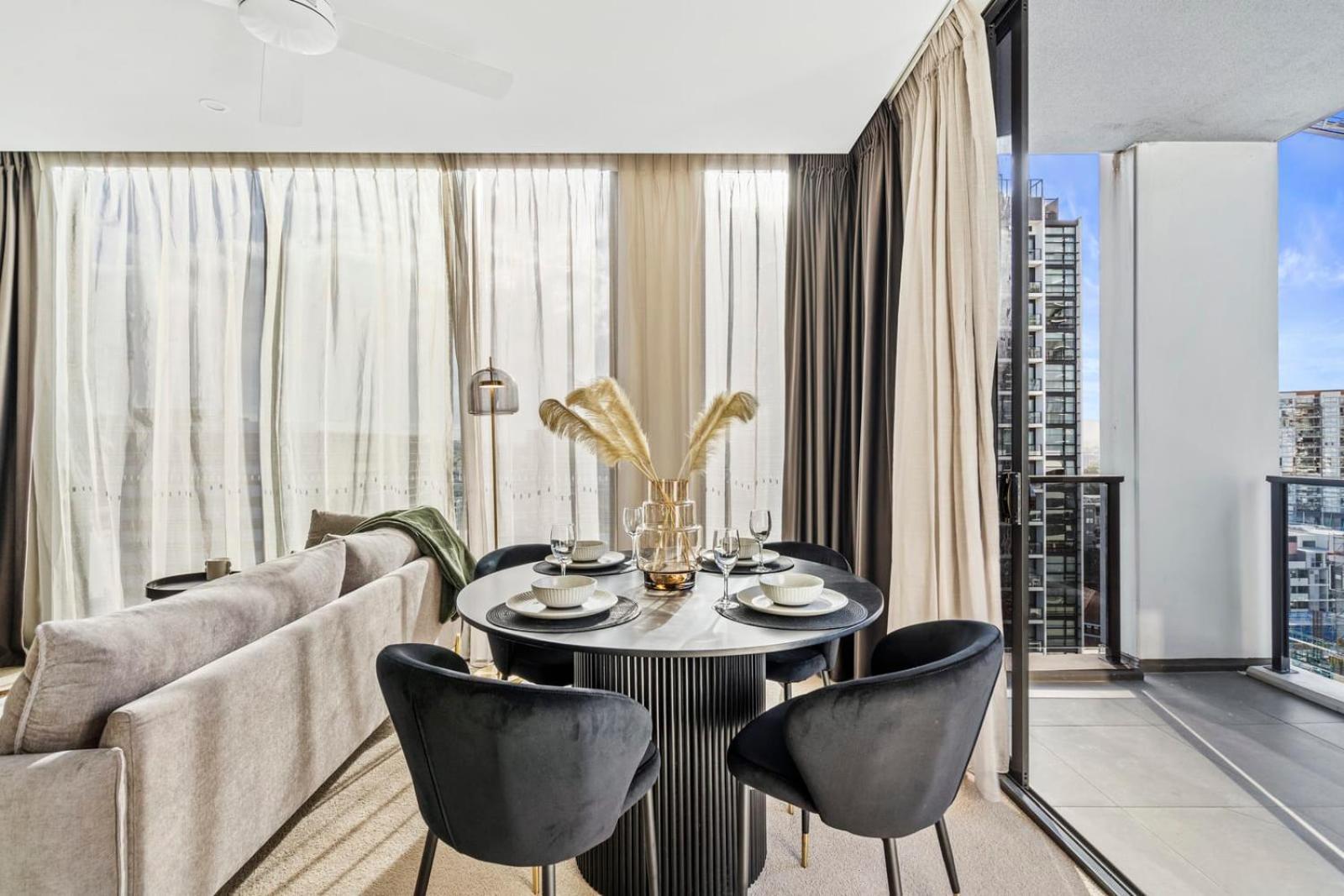 Luxury 2 Bedroom 2 Bathroom In The Heart Of South *