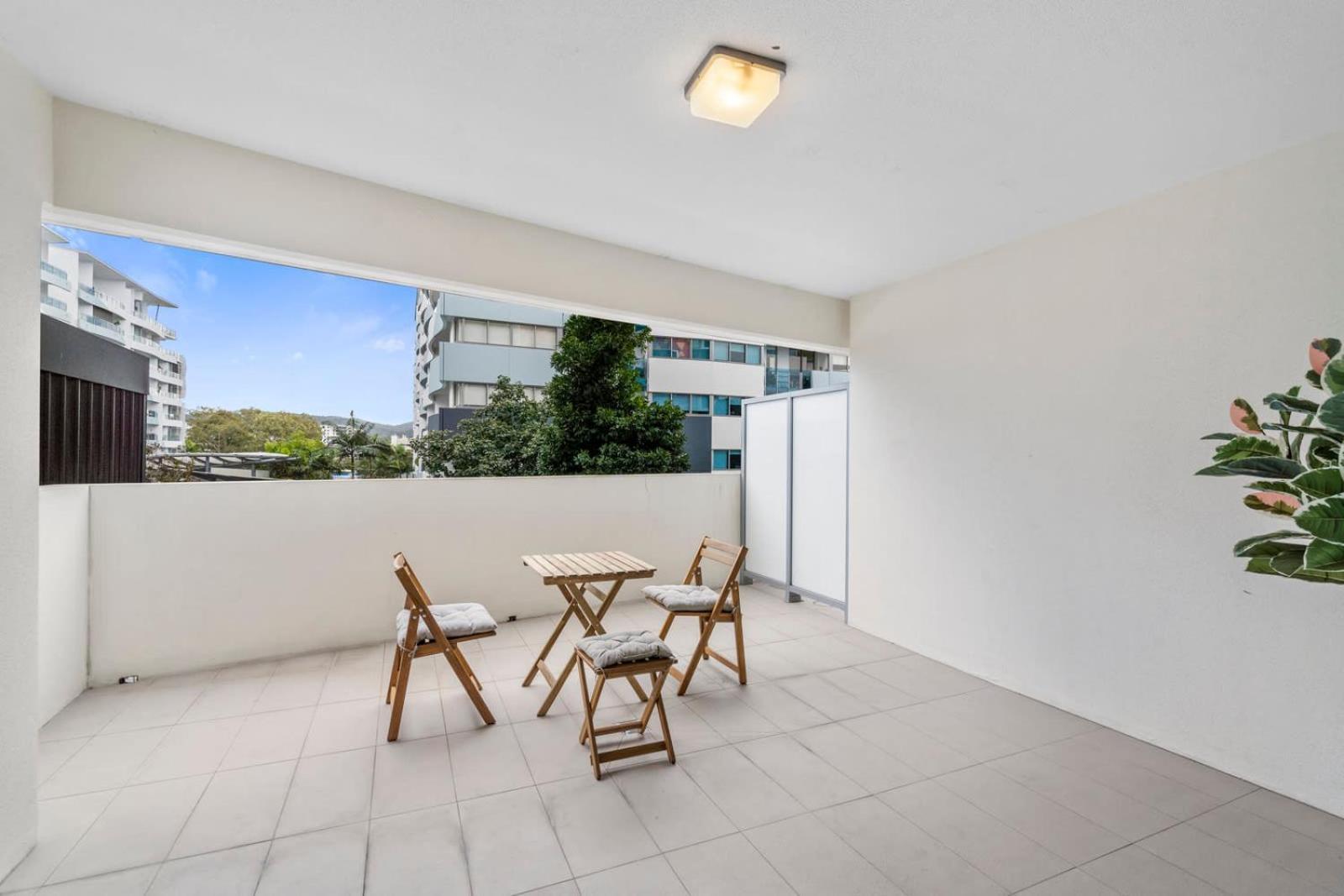 Modern Riverside Oasis - Gym Pool Wifi & Parking Apartment