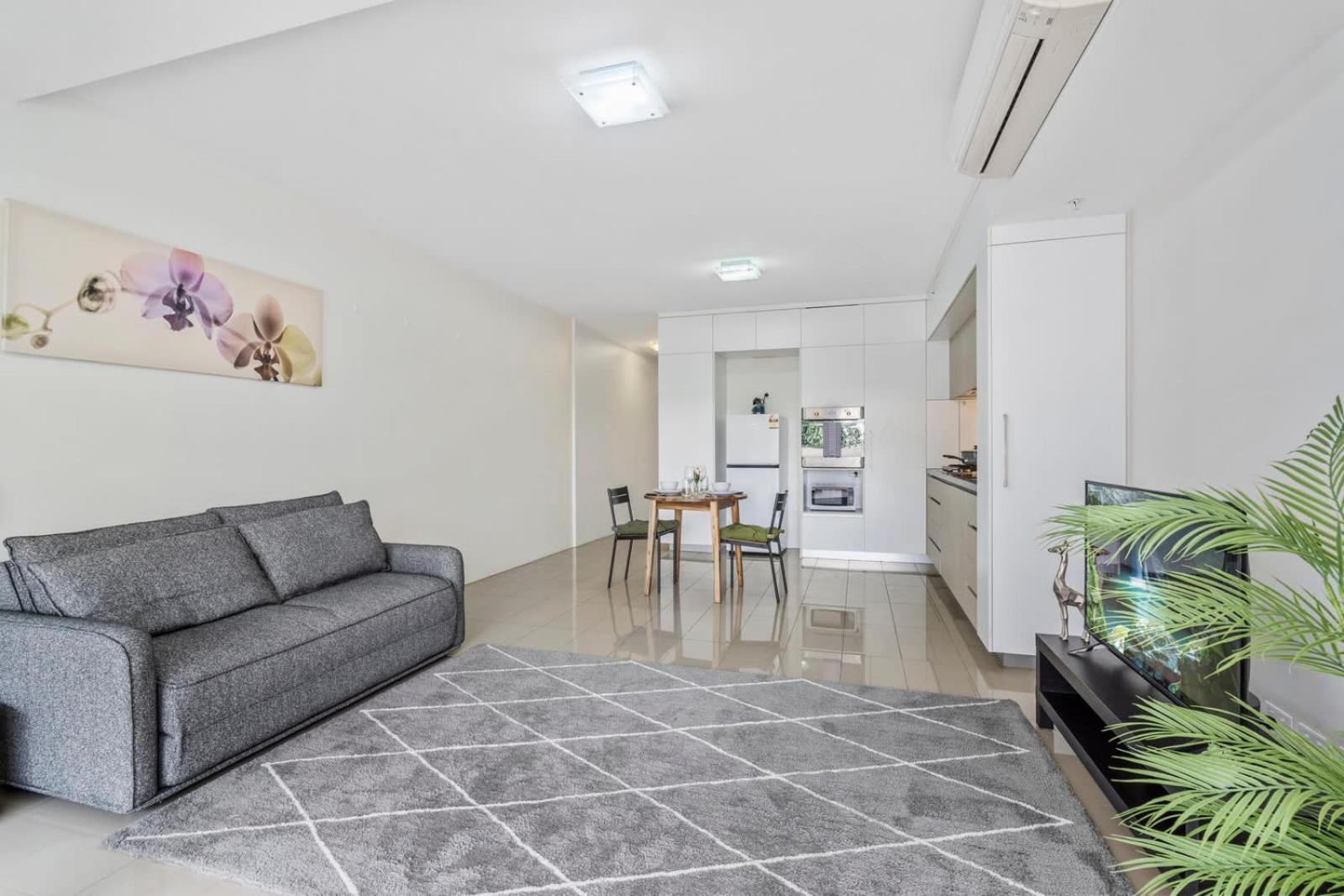 Modern Riverside Oasis - Gym Pool Wifi & Parking *