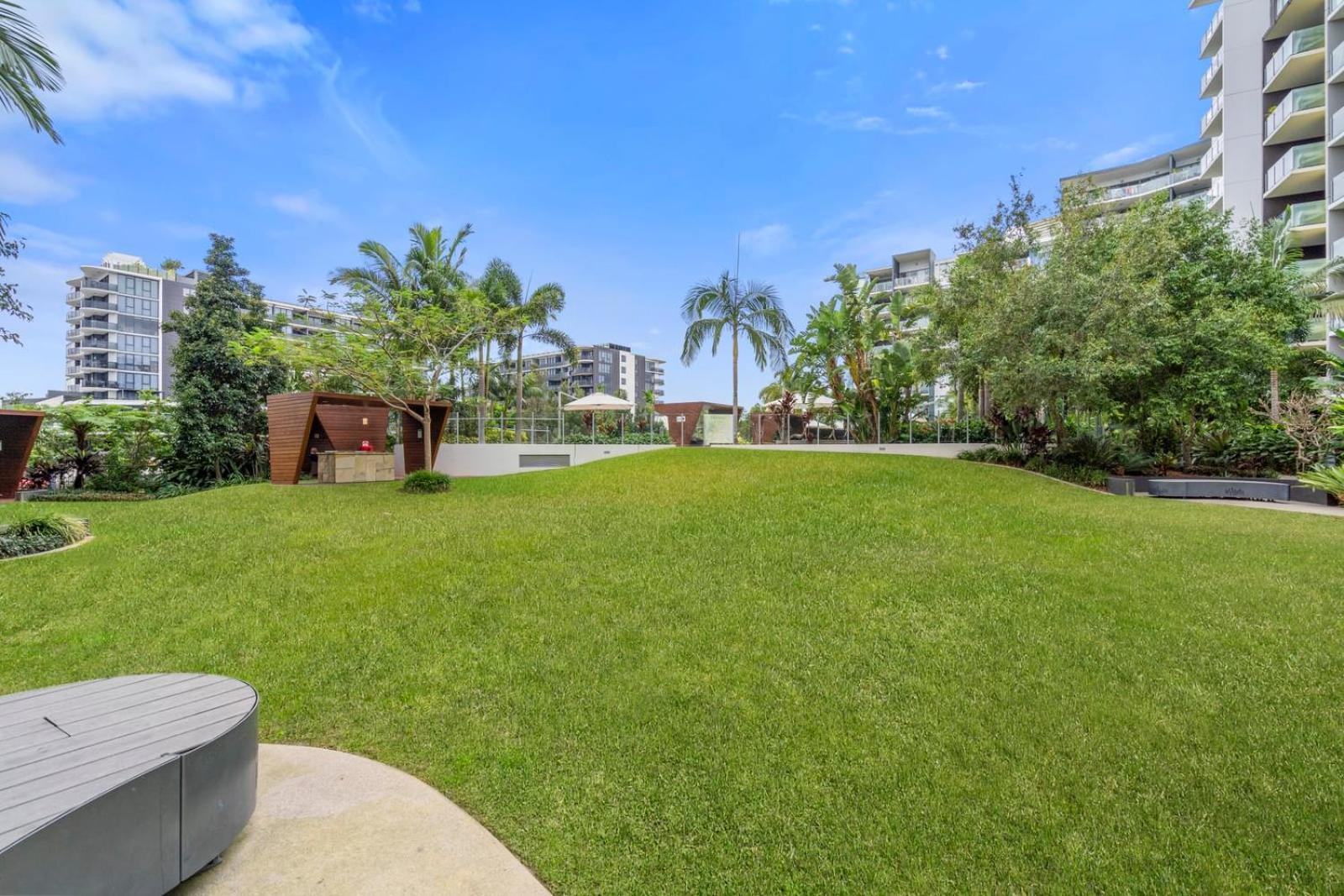 Apartment Modern Riverside Oasis - Gym Pool Wifi & Parking