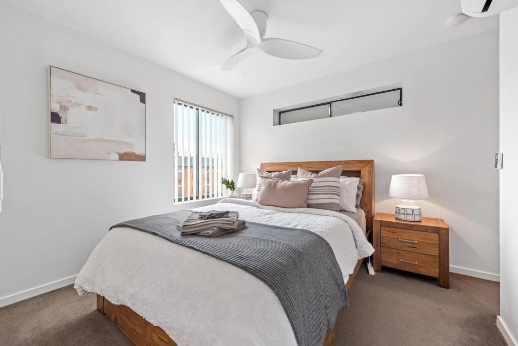 Stylish & Superb! 2bed/2bath/1car~ Walk To Cbd * Brisbane