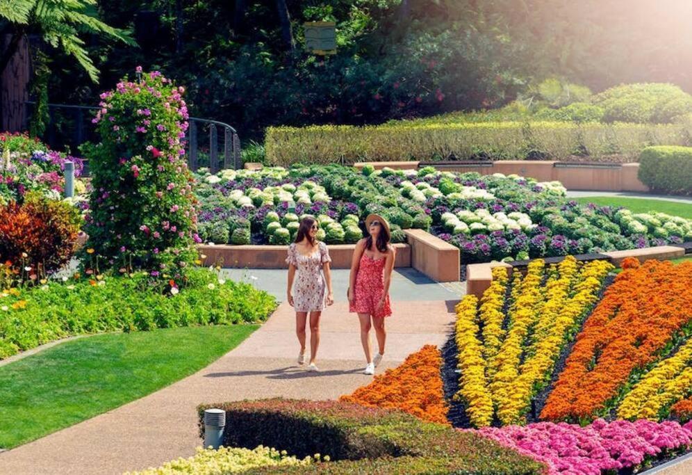 Apartment Stylish & Superb! 2bed/2bath/1car~ Walk To Cbd