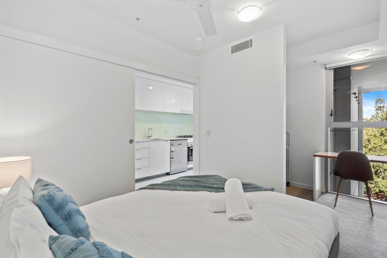 Cozy 1 Bedroom In The Heart Of South With Parking *