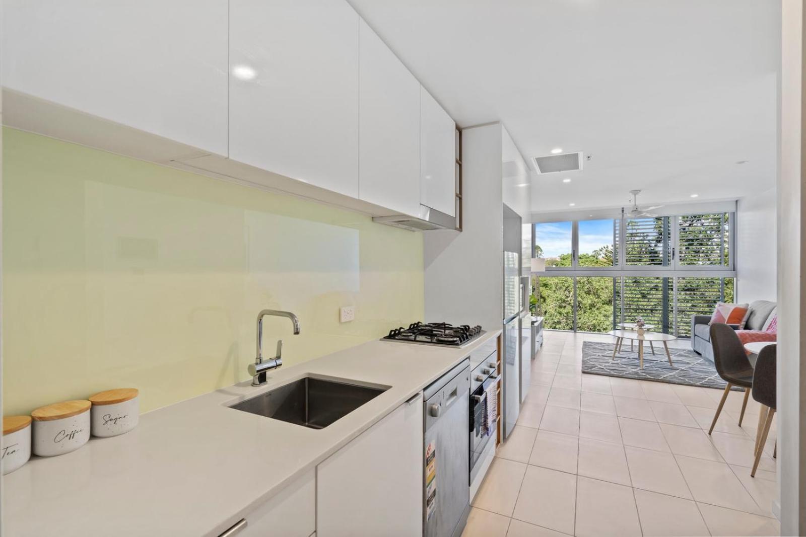 Cozy 1 Bedroom In The Heart Of South With Parking *