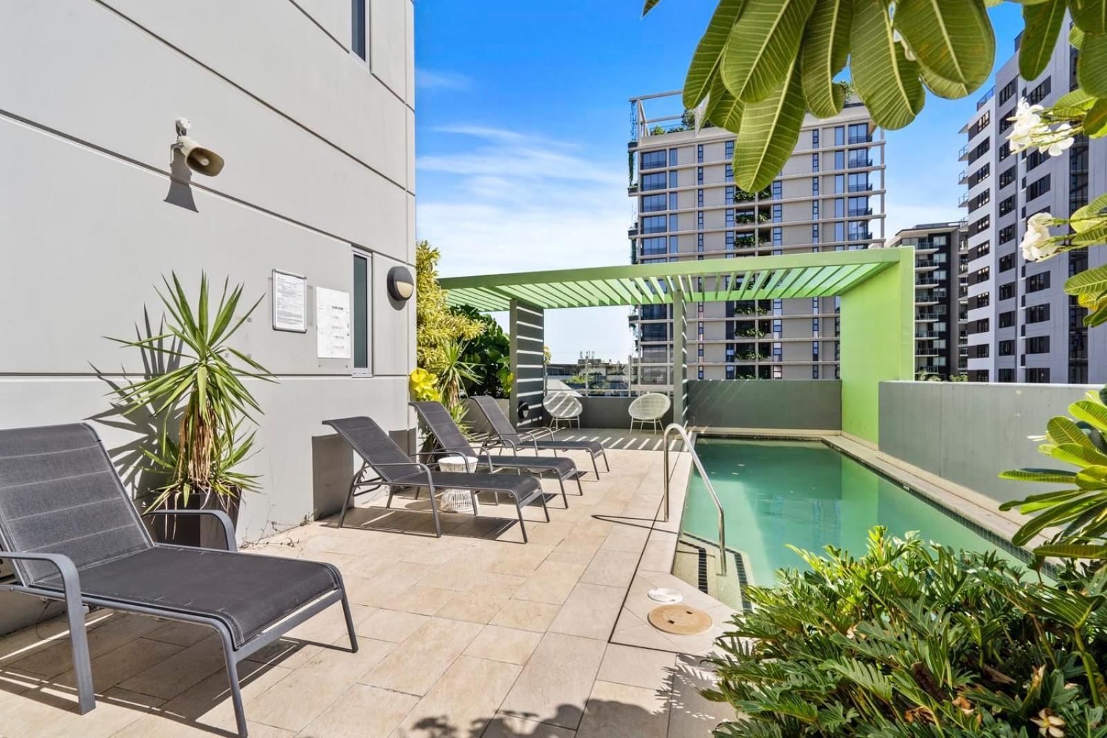 Apartment Cozy 1 Bedroom In The Heart Of South With Parking *