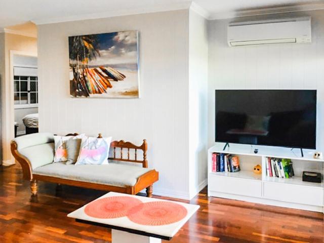 West End Luxury 4b3b W Parking And Pod Music System M9