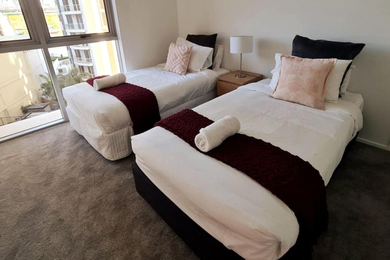 Apartment 3br Skyline Oasis W River Views, Gym, Carpark, Fastwifi, Tennis Court, Steam *