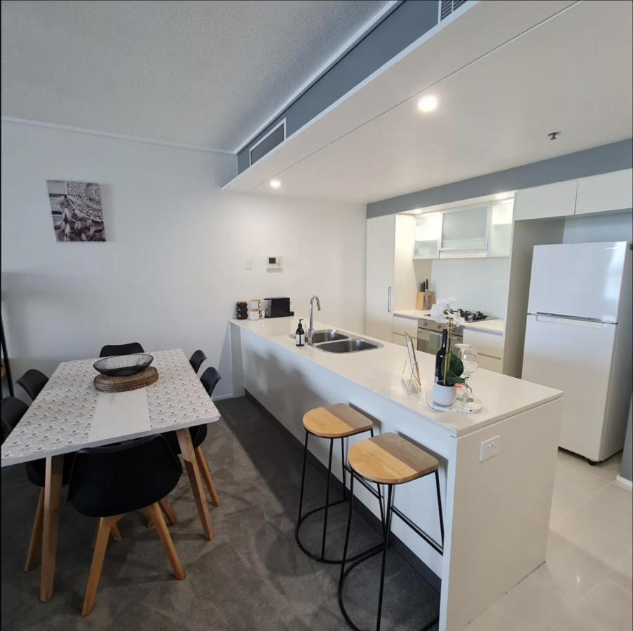 3br Skyline Oasis W River Views, Gym, Carpark, Fastwifi, Tennis Court, Steam * Brisbane