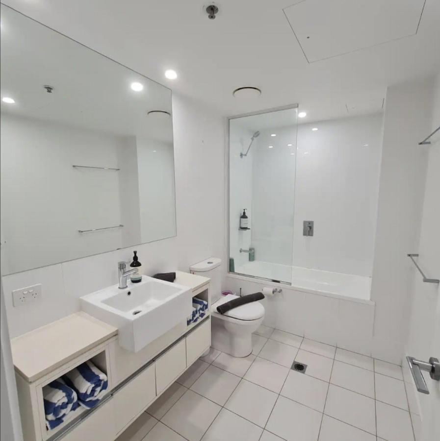 3br Skyline Oasis W River Views, Gym, Carpark, Fastwifi, Tennis Court, Steam *