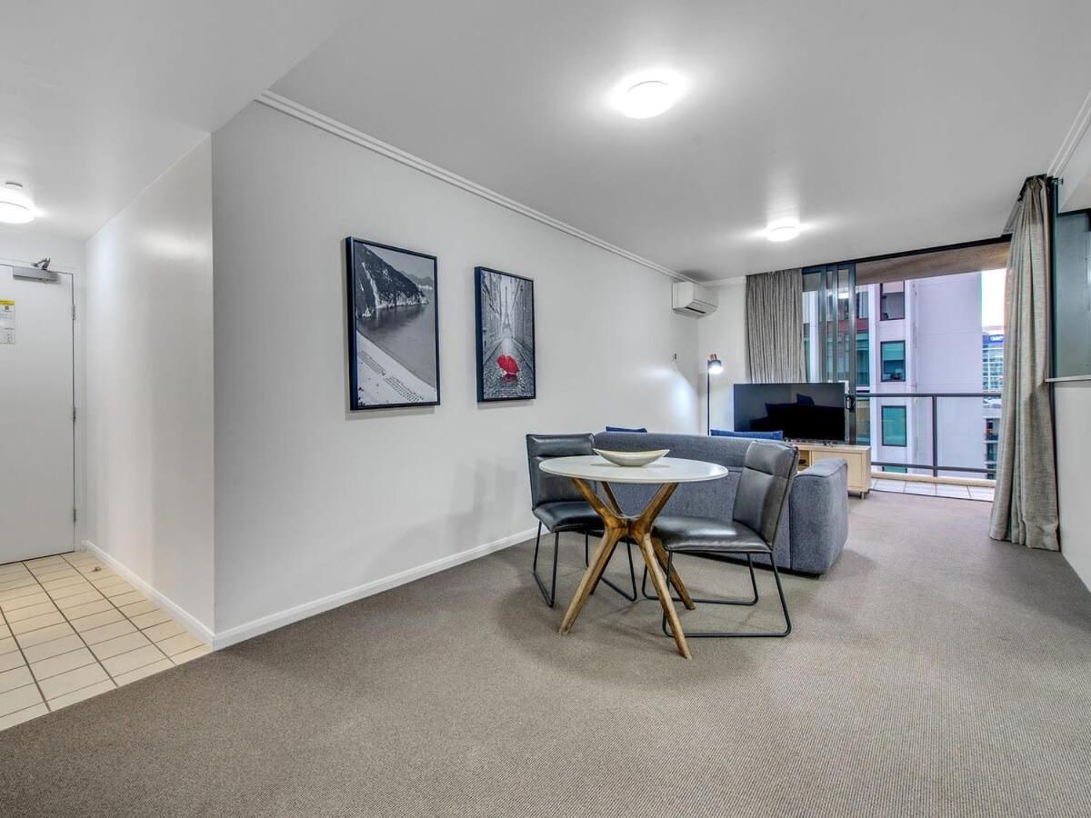 Cbd Free Parking Pool Balcony Walk To Casino Apartment *
