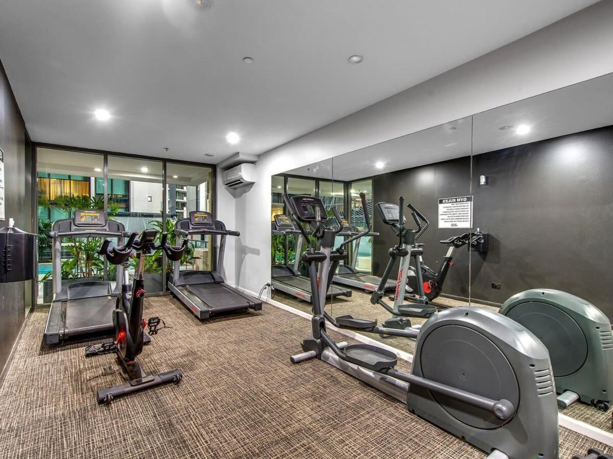 Cbd Free Parking Pool Balcony Walk To Casino Apartment *