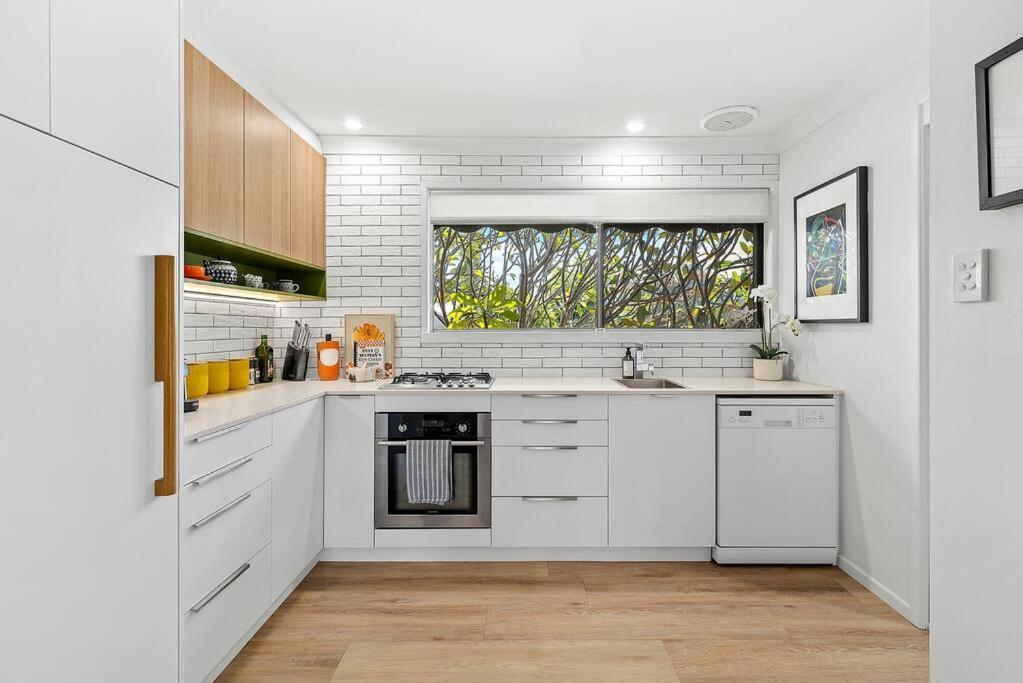 The Sanctuary! 1bed, 1bath, 1car, Pool~teneriffe Apartment