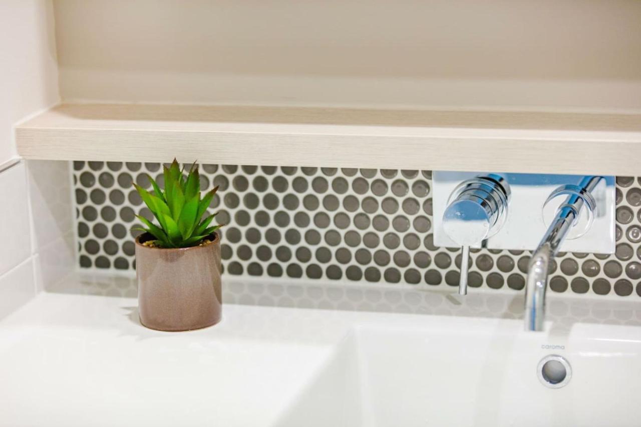 Location 1br W View South Bne