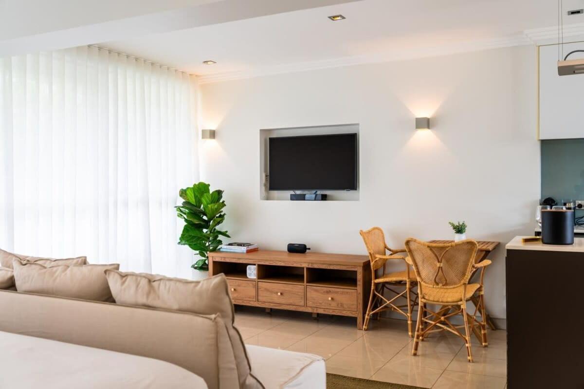 Apartment Riverside With Parking *