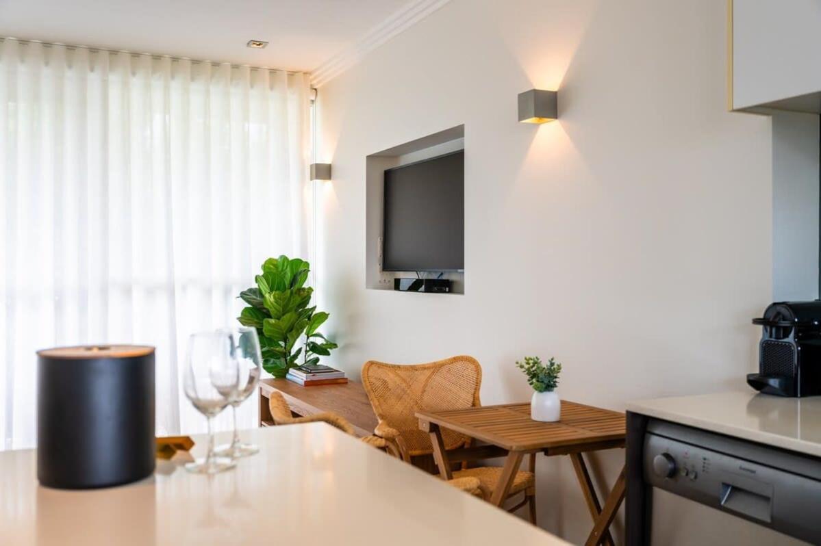 Apartment Riverside With Parking